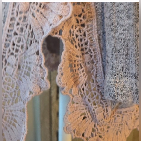 NWT Elegant Lace Trim Long Sleeve Top - Blush Pink and Gray - Picture 8 of 10